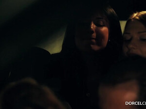 Развратная блонди расплатилась с таксистом минетом