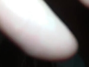 Имеет зрелую бабу в анал