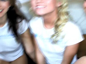 Один мужик ебёт сразу трёх тёлок