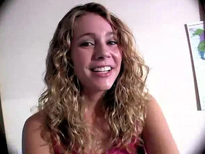 Милая девочка сладко трахается со своим знакомым