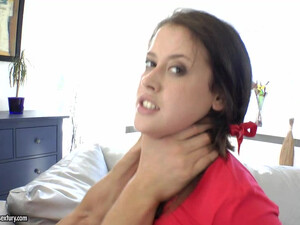 Хиппи ковыряет в попе крали Elena Lombard секс игрушкой