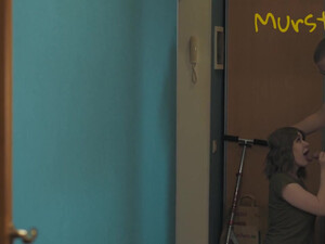 Москвич изменяет жене с доставщицей пиццы пока та мастурбирует в душе