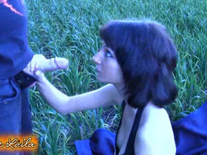 Минет на природе от милой брюнеточки﻿ Nasse Laila