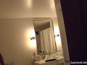 Великолепная брюнетка покорно дает в попу на секс кастинге