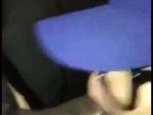 Большой член с трудом влез в рот очкастой потаскухе