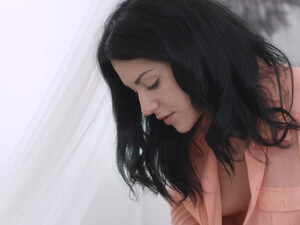 Красавчик прорабатывает очко малолетки своим хуем