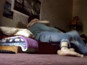 Лариса и её парень нежно занимаются сексом в спальне