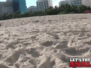 Снял девушку на пляже и выебал в анал