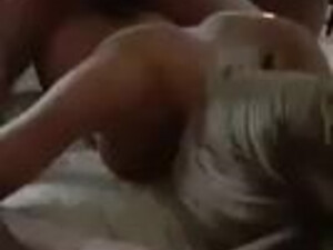 Любимый подставил голую жену под увесистый писюн богатого кента