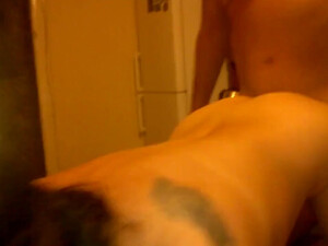 Супруг с другом шпилят взрослую сексвайф в два члена с двух сторон