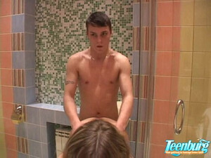 Красивый нежный секс 20 летних мужа и жены в душе