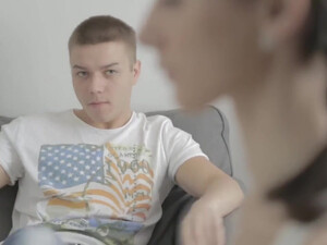 Русские нежно трахаются в уютной спальне