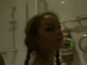 Сосед соблазнил молоденькую русскую студентку на секс