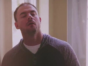 Упругая жопа брюнетки сама напрашивается на член