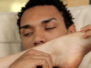 Русская девочка сосет русский черный болт