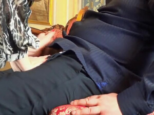 Босс Виктор Петрович трахает заботливую секретаршу в жопу