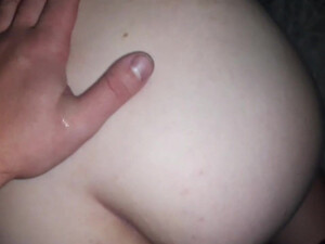 Трахнул любимую мамочку в попку - домашнее порно крупным планом